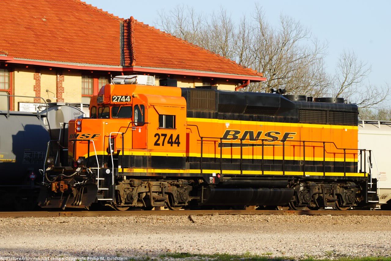 BNSF 2744